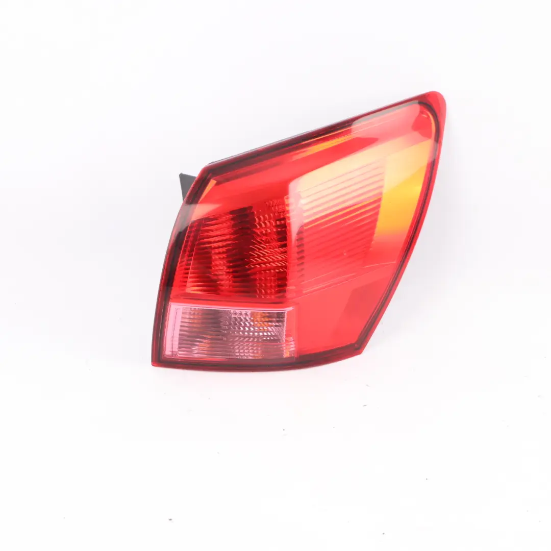 Quashqai J10 MK1 Rear Lamp Right O/S Tail Light Side Panel to Nissan with Part number 89071062 Nissan Quashqai J10 MK1 Rear Lamp Right O/S Tail Light Side Panel - SKU 89071062 - Part number 89071062