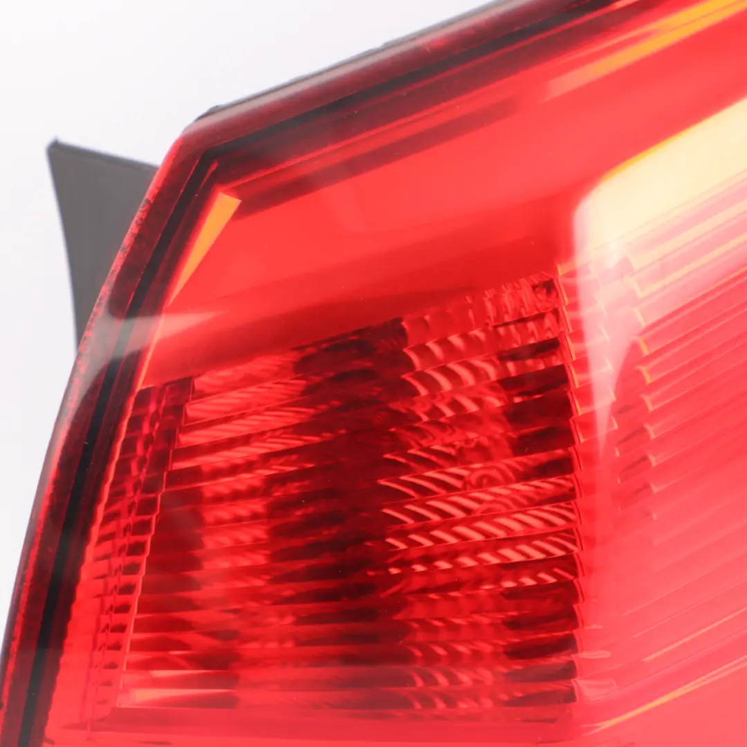 Quashqai J10 MK1 Rear Lamp Right O/S Tail Light Side Panel to Nissan with Part number 89071062 Nissan Quashqai J10 MK1 Rear Lamp Right O/S Tail Light Side Panel - SKU 89071062 - Part number 89071062