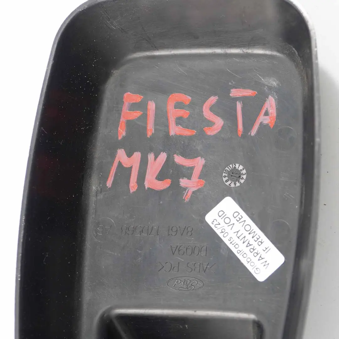 Copertura specchietto retrovisore interno Nero per Ford Fiesta MK7 con numero di parte 8A6117D568 Ford Fiesta MK7 Copertura specchietto retrovisore interno Nero - SKU 8A6117D568 - Numero di parte 8A6117D568