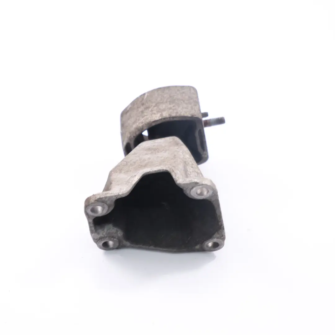 Supporto cambio Supporto trasmissione per VW Passat B5 con numero di parte 8D0399113AB VW Passat B5 Supporto cambio Supporto trasmissione - SKU 8D0399113AB - Numero di parte 8D0399113AB