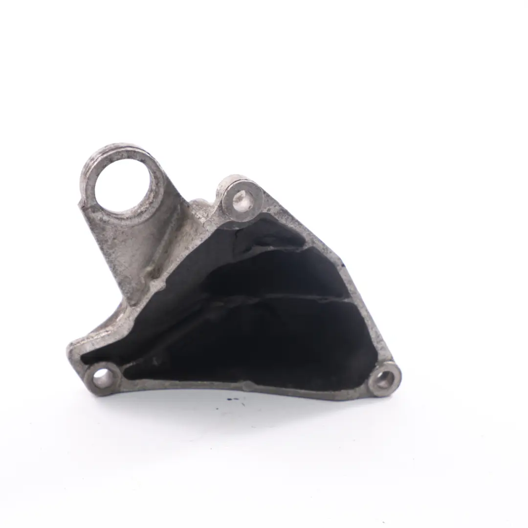 Łapa Wspornik Skrzyni Biegów do VW Passat B5 o numerze 8D039914S VW Passat B5 Łapa Wspornik Skrzyni Biegów - SKU 8D039914S - Numer Części 8D039914S