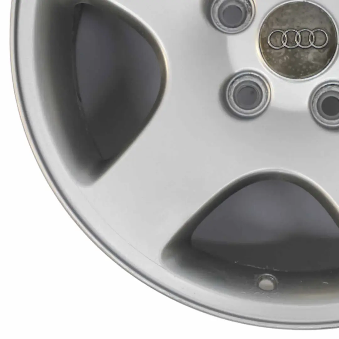 Llanta de aleación plateada 16" ET:45 7J para Audi A6 C5 con número de pieza 8D0601025C Audi A6 C5 Llanta de aleación plateada 16" ET:45 7J - SKU 8D0601025C-1 - Número de pieza 8D0601025C