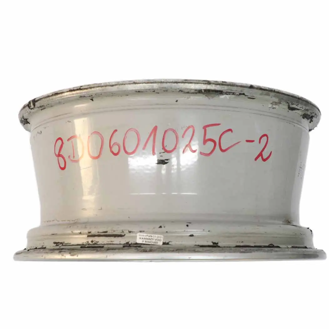 Silberne Leichtmetallfelge 16" ET:45 7J für Audi A6 C5 mit Teilenummer 8D0601025C Audi A6 C5 Silberne Leichtmetallfelge 16" ET:45 7J - SKU 8D0601025C-2 - Teilenummer 8D0601025C