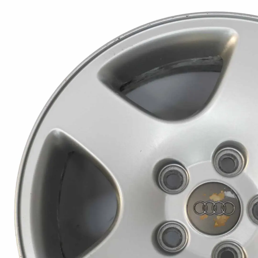 Cerchio in lega argento 16" ET:45 7J per Audi A6 C5 con numero di parte 8D0601025C Audi A6 C5 Cerchio in lega argento 16" ET:45 7J - SKU 8D0601025C-2 - Numero di parte 8D0601025C