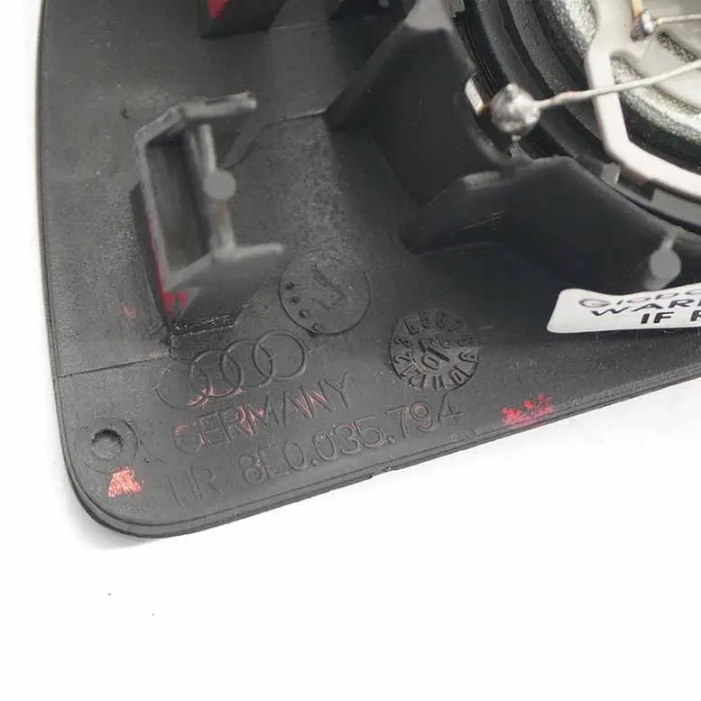 Scheda porta posteriore destro Tweeter Griglia rifinitura per Audi A4 B7 con numero di parte 8E0035794 Audi A4 B7 Scheda porta posteriore destro Tweeter Griglia rifinitura - SKU 8E0035794 - Numero di parte 8E0035794
