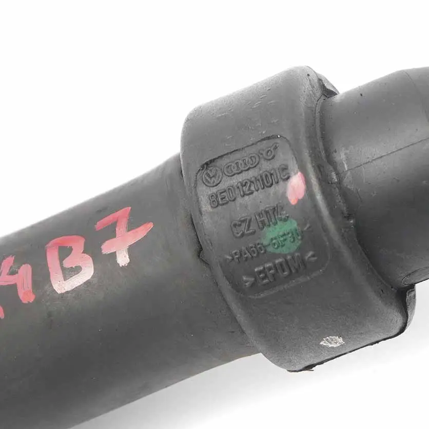 Tuyau d'eau moteur Radiateur Tuyau refroidissement pour Audi A4 B7 1.9 TDI à propos du numéro de pièce 8E0121101C Audi A4 B7 1.9 TDI Tuyau d'eau moteur Radiateur Tuyau refroidissement - SKU 8E0121101C - Numéro de pièce 8E0121101C