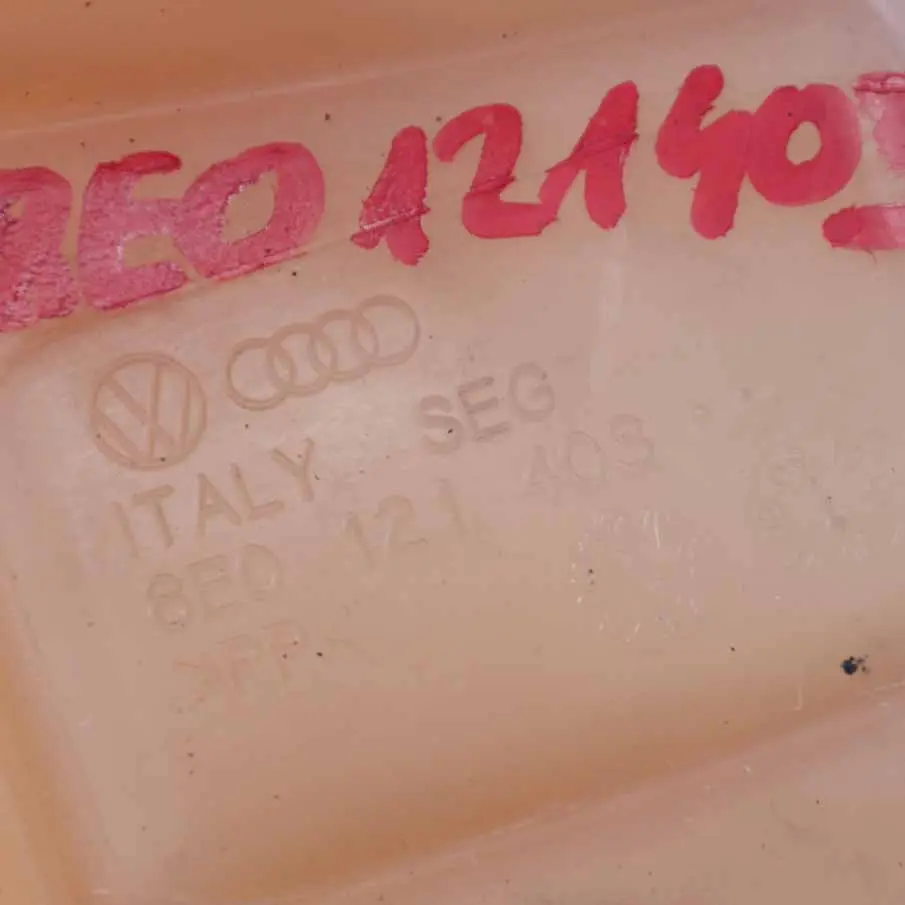 Zbiornik Wyrównawczy Płynu Chłodzącego do Audi A4 B6 B7 VW Passat o numerze 8E0121403 Audi A4 B6 B7 VW Passat Zbiornik Wyrównawczy Płynu Chłodzącego - SKU 8E0121403 - Numer Części 8E0121403