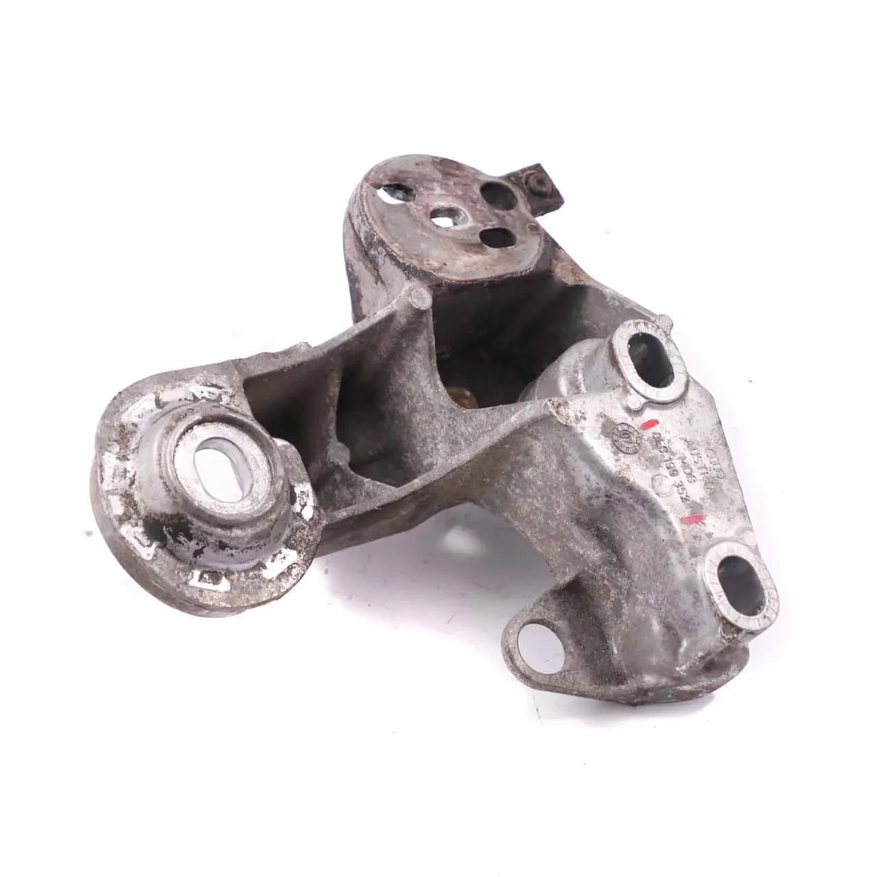 Audi A4 B7 2.0 TDI Supporto motore destro Supporto staffa 8E0199352N