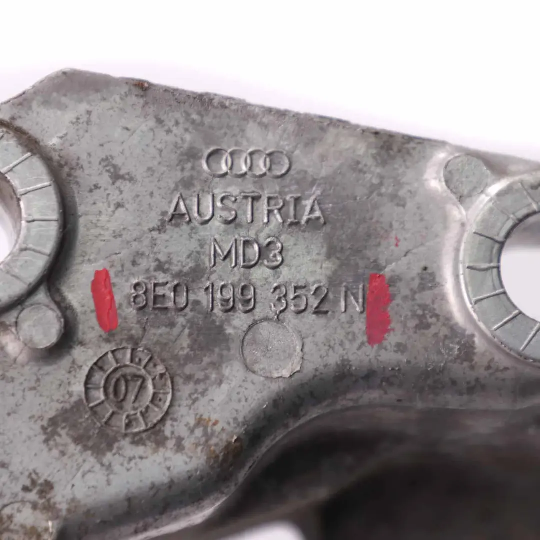 Wspornik Łapa Łożysko Silnika Prawa do Audi A4 B7 2.0 TDI o numerze 8E0199352N Audi A4 B7 2.0 TDI Wspornik Łapa Łożysko Silnika Prawa - SKU 8E0199352N - Numer Części 8E0199352N