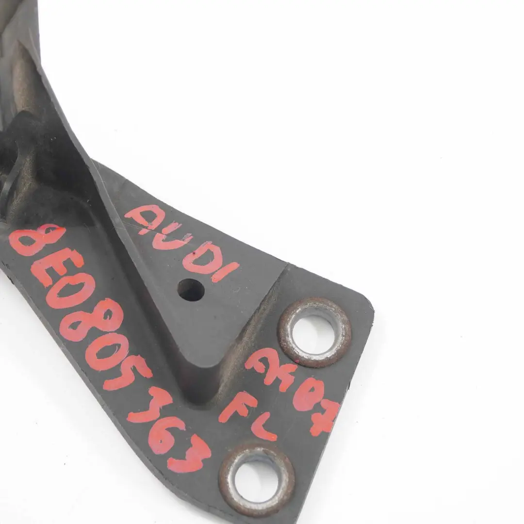 Ślizg Mocowanie Lampy Lewy Przód do Audi A4 B7 o numerze 8E0805363 Audi A4 B7 Ślizg Mocowanie Lampy Lewy Przód - SKU 8E0805363 - Numer Części 8E0805363