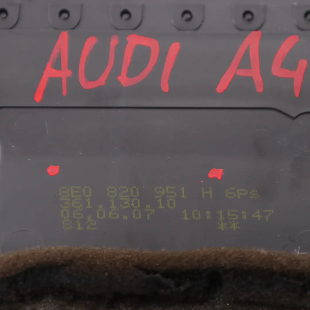 Audi A4 B7 Dashboard Centre Air Vent Front Dash Nozzle Grille - SKU 8E0820951H - Part number 8E0820951H
