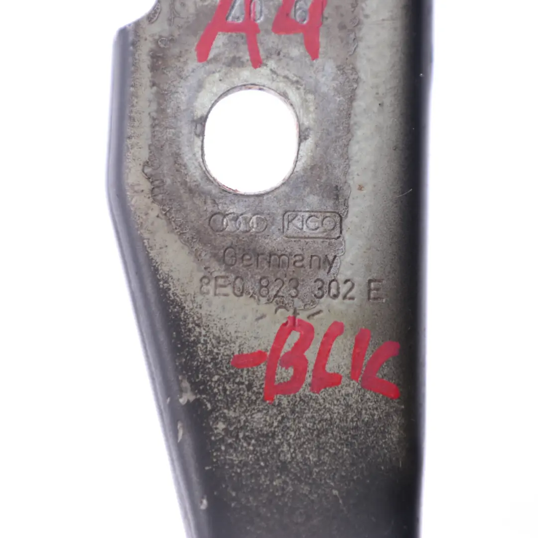 Cerniera cofano Bonnet anteriore destra nero per Audi A4 B7 con numero di parte 8E0823302E Audi A4 B7 Cerniera cofano Bonnet anteriore destra nero - SKU 8E0823302E-BLK - Numero di parte 8E0823302E