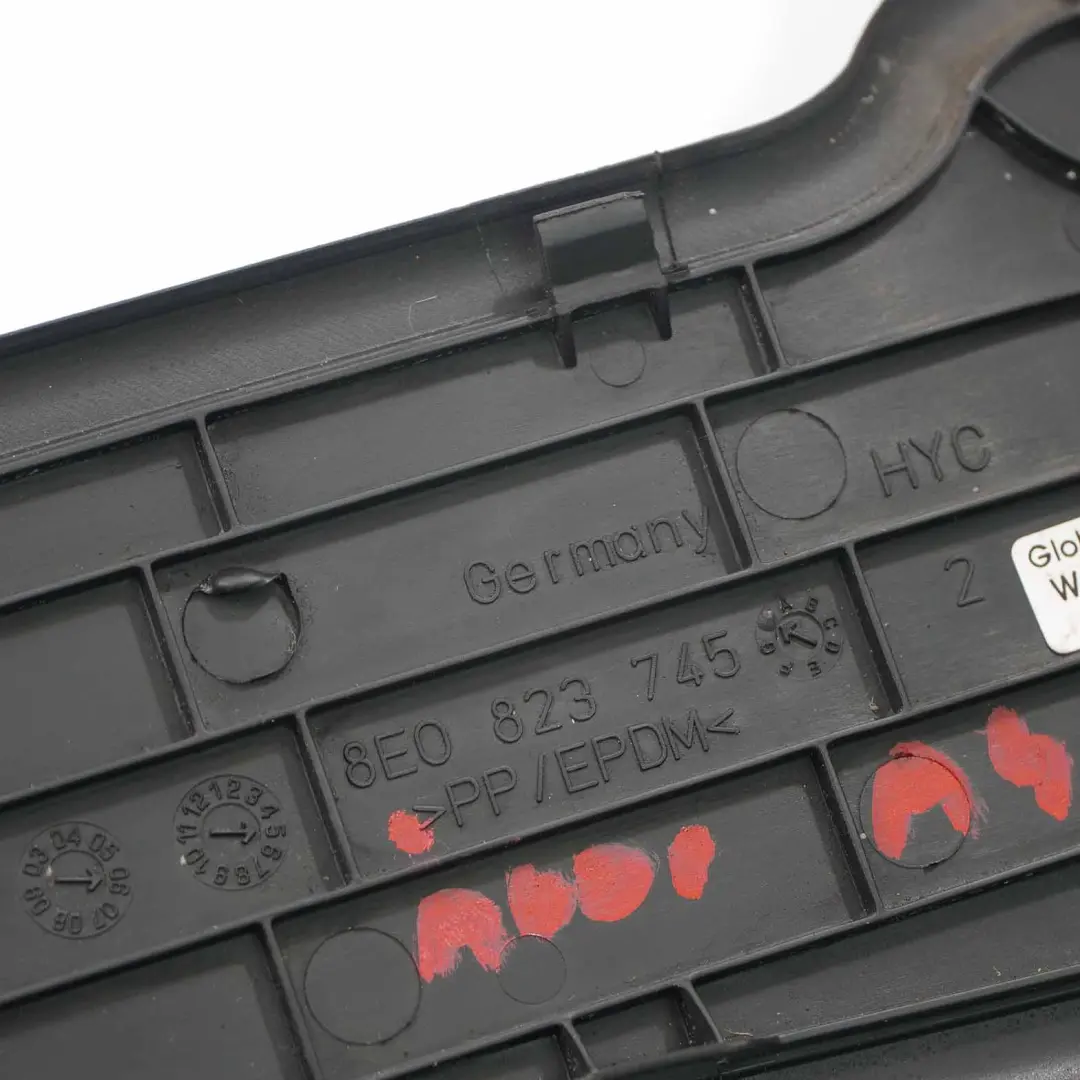 Coperchio lavavetro Parabrezza Cap Flap Sinistro per Audi A4 B7 con numero di parte 8E0823745 Audi A4 B7 Coperchio lavavetro Parabrezza Cap Flap Sinistro - SKU 8E0823745 - Numero di parte 8E0823745