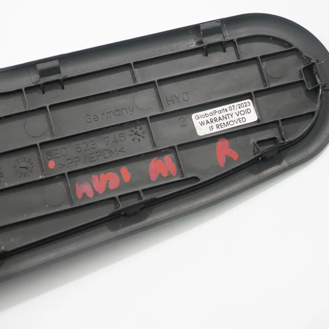 Windschutzscheibenwaschanlage Abdeckung Rechts für Audi A4 B7 mit Teilenummer 8E0823746 Audi A4 B7 Windschutzscheibenwaschanlage Abdeckung Rechts - SKU 8E0823746 - Teilenummer 8E0823746