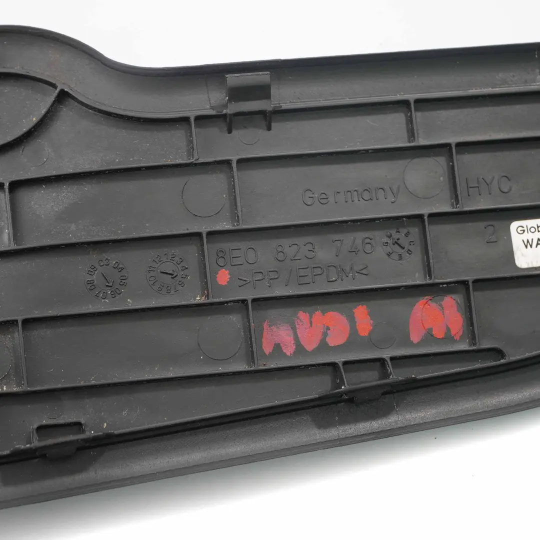 Audi A4 B7 Coperchio lavavetro Parabrezza Cap Flap Destro - SKU 8E0823746 - Numero di parte 8E0823746