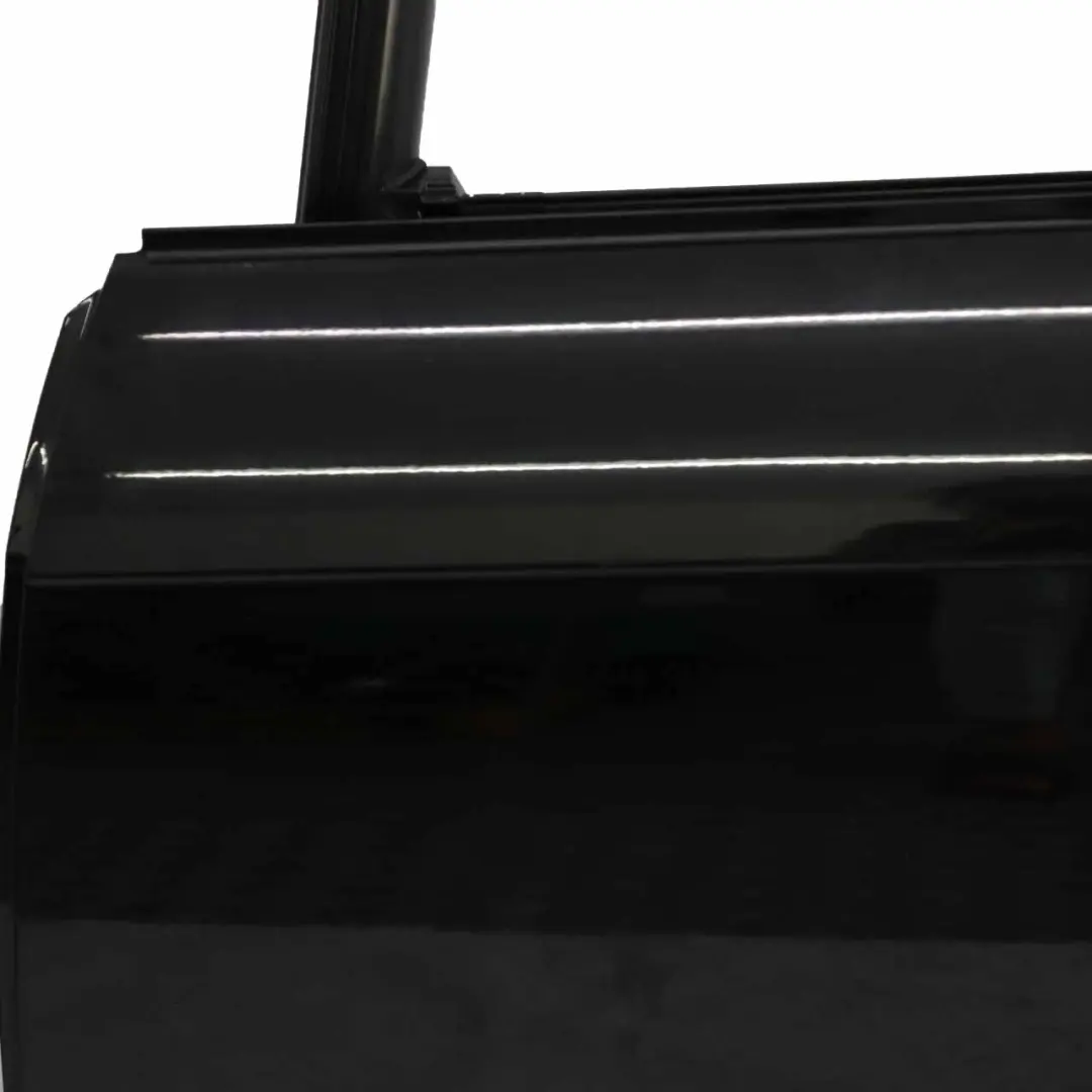 Porta anteriore sinistra nero brillante - LY9B per Audi A4 con numero di parte 8E0833051J Audi A4 Porta anteriore sinistra nero brillante - LY9B - SKU 8E0833051J-BBL - Numero di parte 8E0833051J