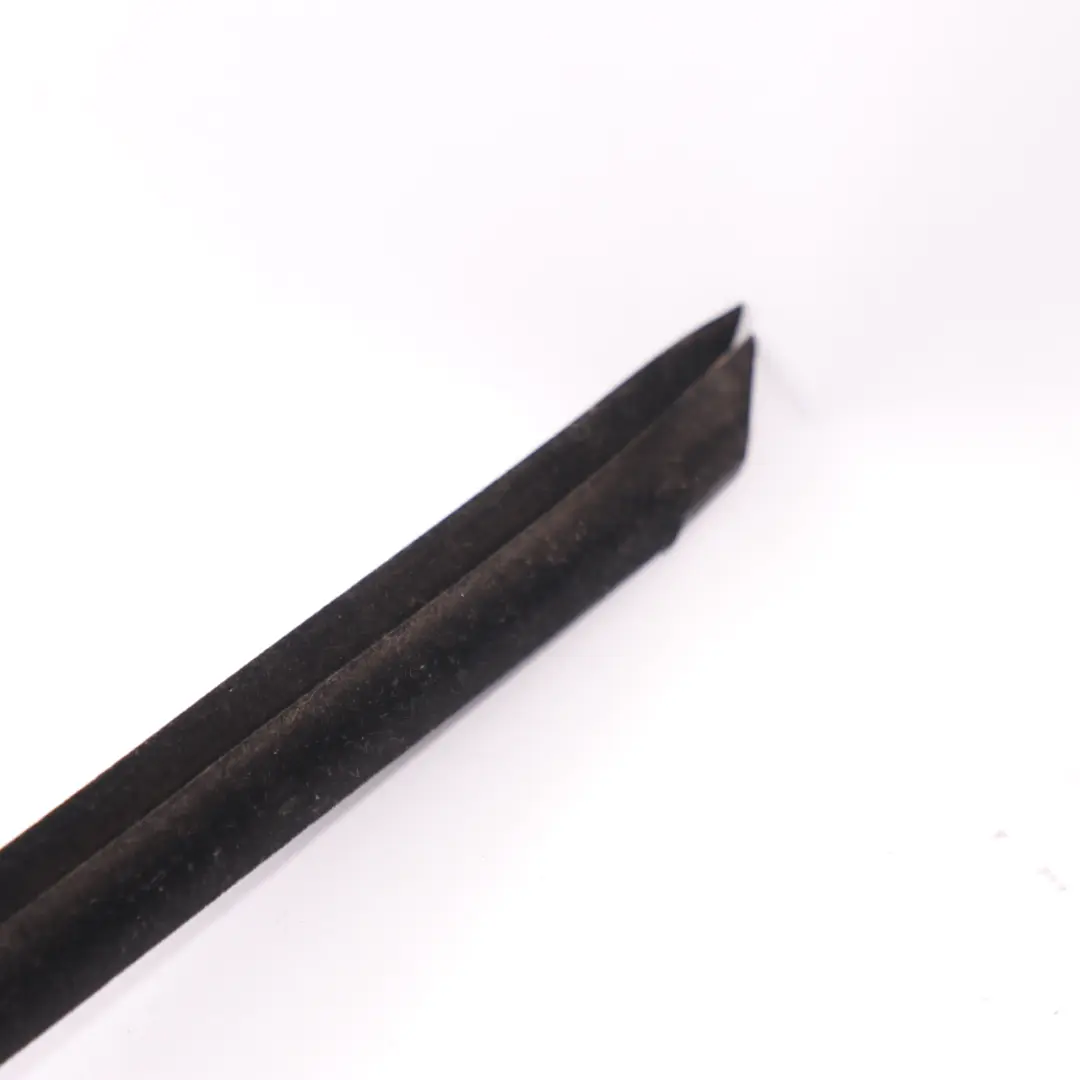 Ventana Sello Puerta Delantera Izquierda Junta Sellado Tira para Audi A4 B7 con número de pieza 8E0837479 Audi A4 B7 Ventana Sello Puerta Delantera Izquierda Junta Sellado Tira - SKU 8E0837479 - Número de pieza 8E0837479