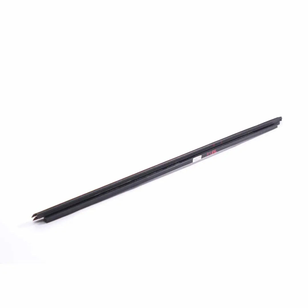 Audi A4 B7 Uszczelka Szyby Drzwi Lewy Przód - SKU 8E0837479 - Numer Części 8E0837479