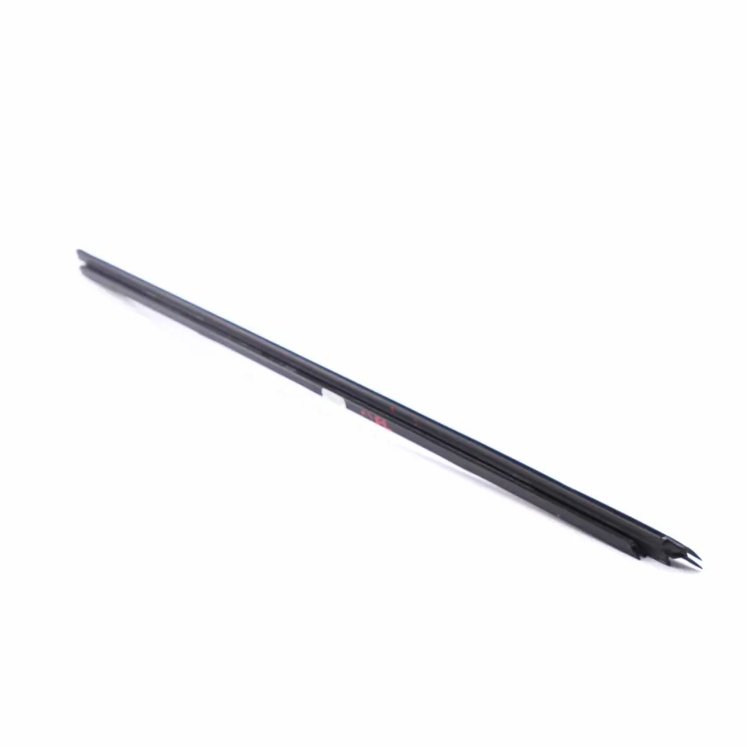Audi A4 B7 Uszczelka Szyby Drzwi Lewy Przód - SKU 8E0837479 - Numer Części 8E0837479