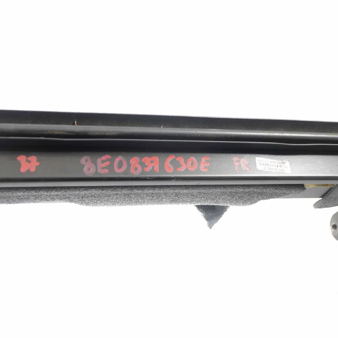 Audi A4 B7 Joint Fenêtre Porte Avant Droite Couvercle Cadre Guidage - SKU 8E0837630E - Numéro de pièce 8E0837630E