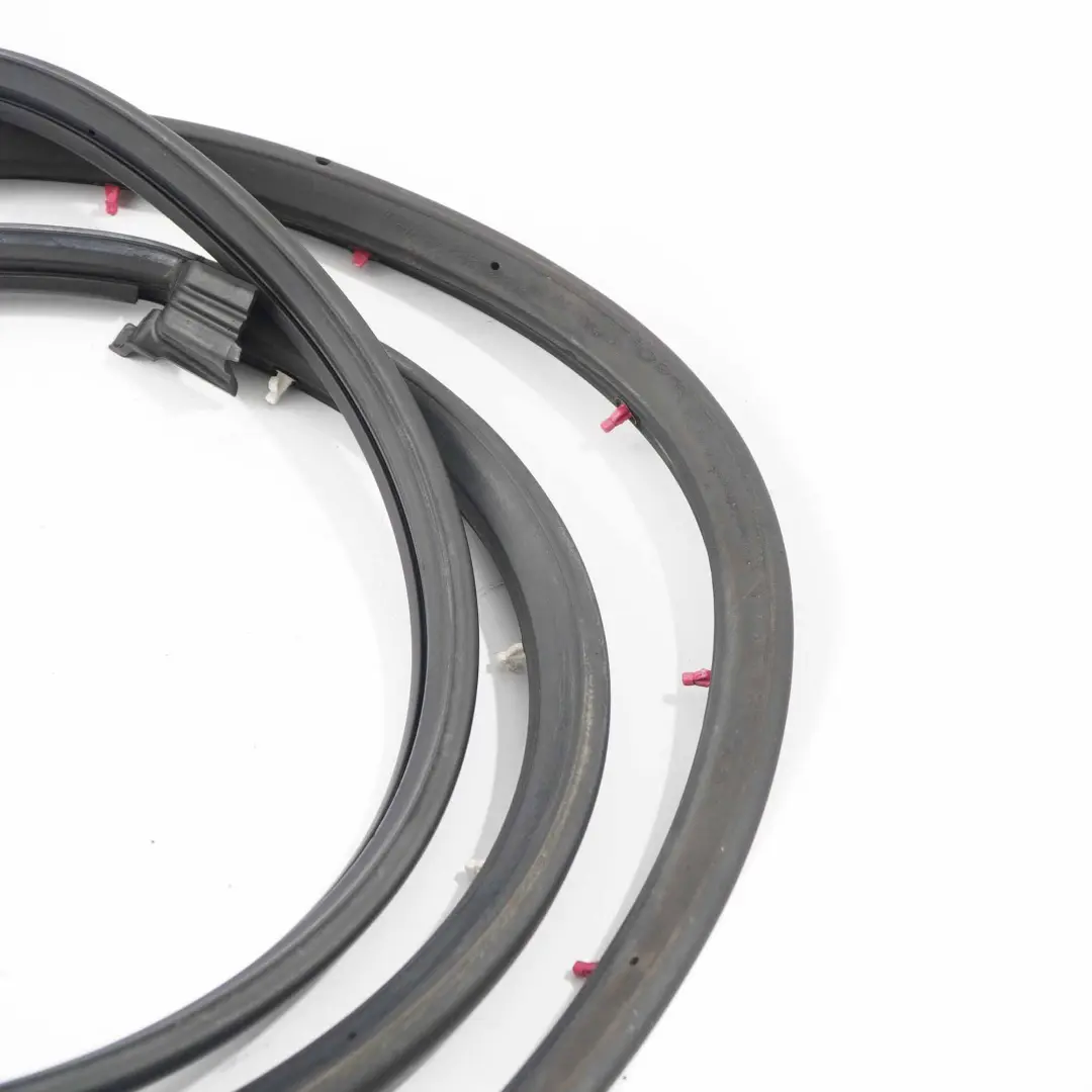 Audi A4 B7 Vordere Türdichtung Rahmen Dichtung Rechts Schwarz - SKU 8E0837912 - Teilenummer 8E0837912