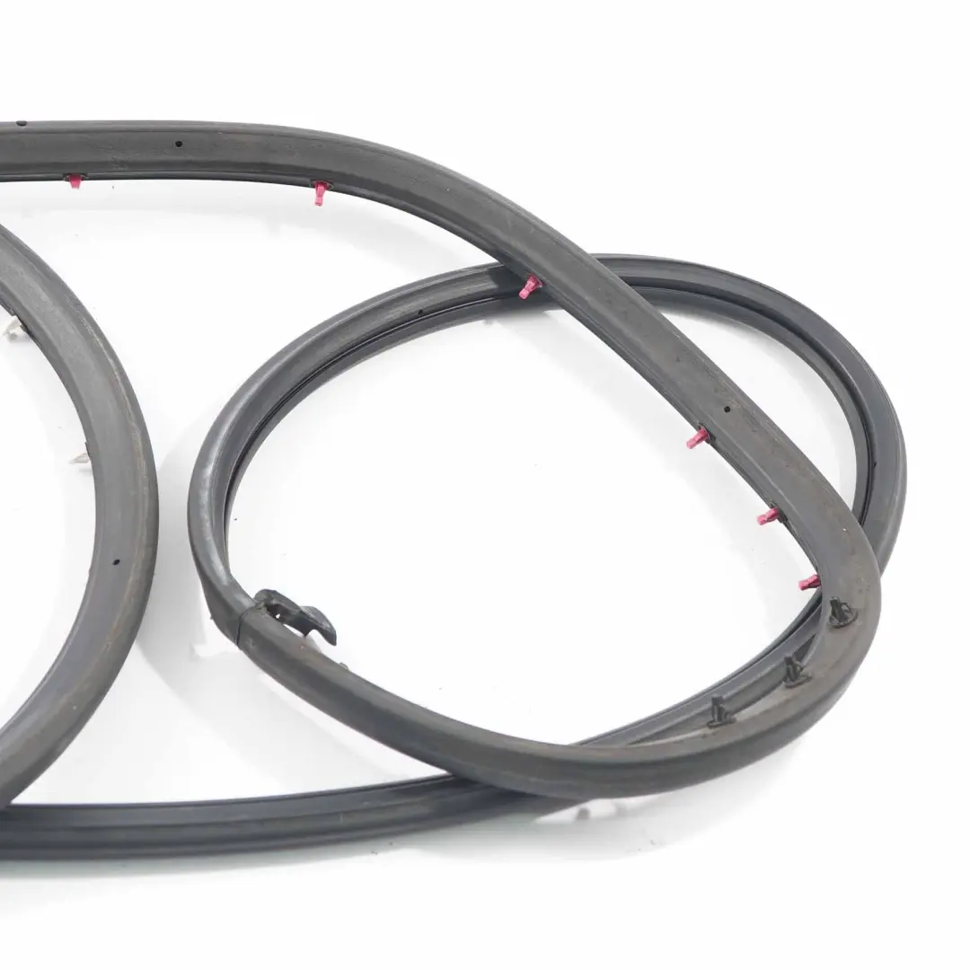 Audi A4 B7 Guarnizione telaio porta anteriore destra Nero - SKU 8E0837912 - Numero di parte 8E0837912