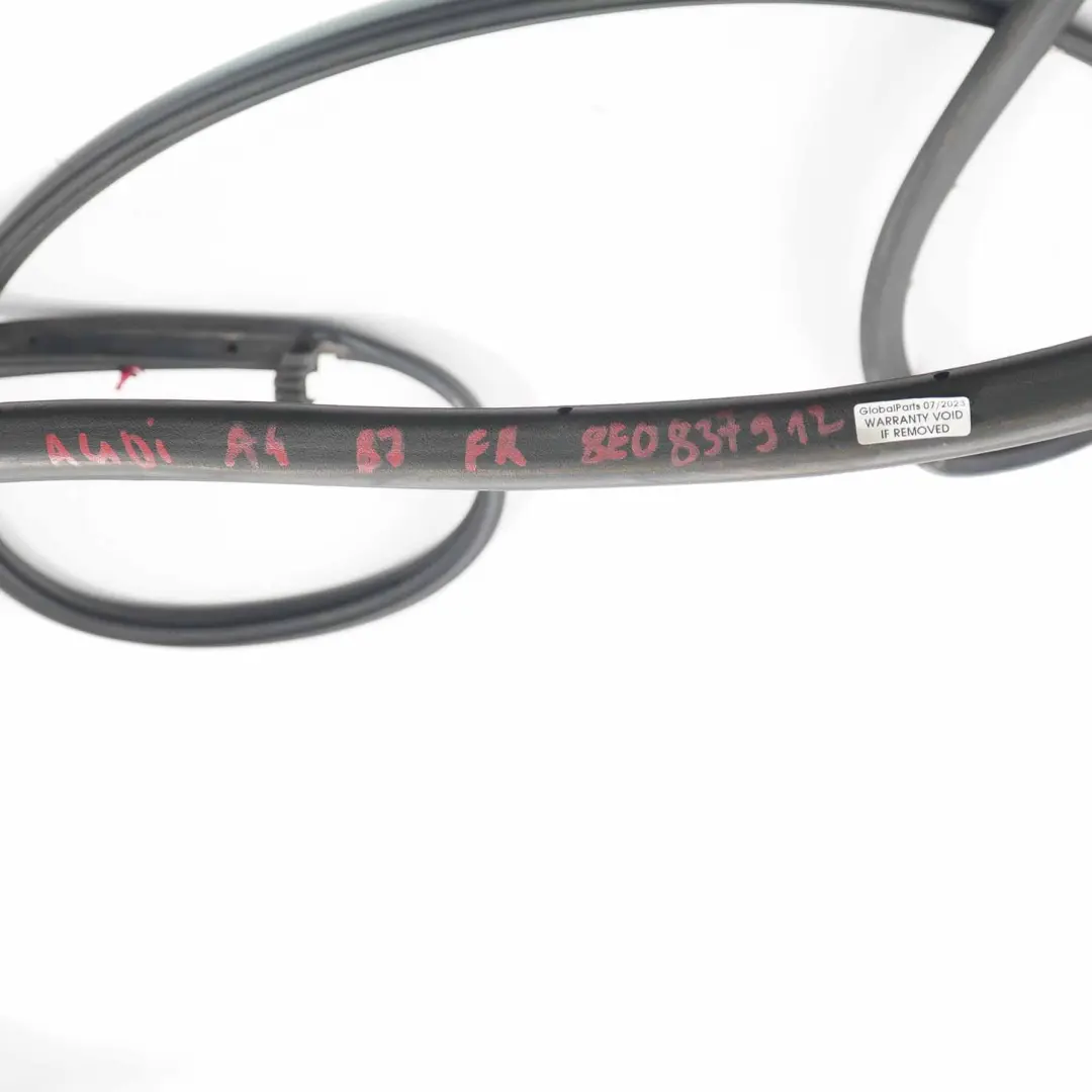 Guarnizione telaio porta anteriore destra Nero per Audi A4 B7 con numero di parte 8E0837912 Audi A4 B7 Guarnizione telaio porta anteriore destra Nero - SKU 8E0837912 - Numero di parte 8E0837912