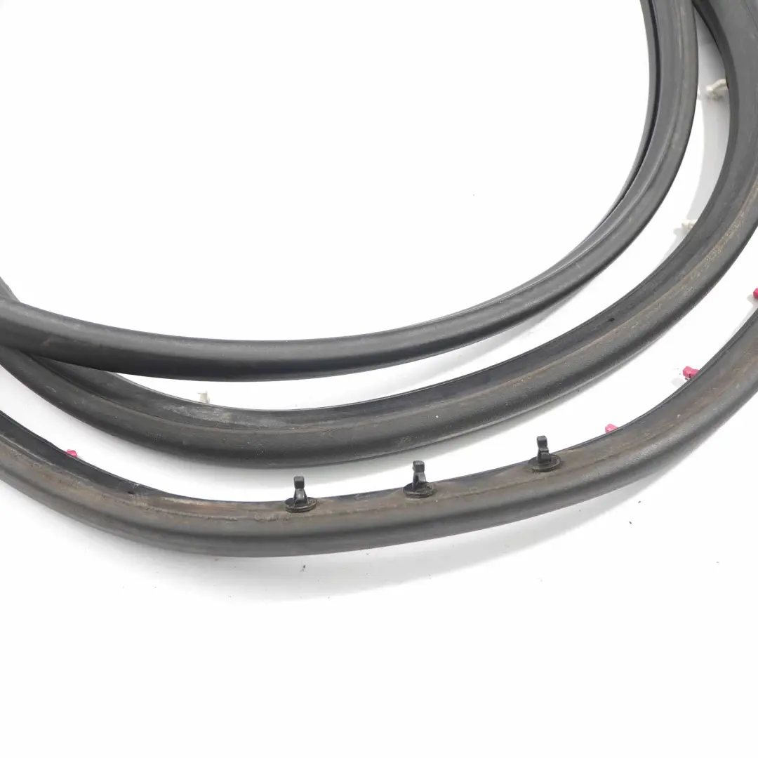 Joint d'étanchéité de porte avant droite noir pour Audi A4 B7 à propos du numéro de pièce 8E0837912 Audi A4 B7 Joint d'étanchéité de porte avant droite noir - SKU 8E0837912 - Numéro de pièce 8E0837912