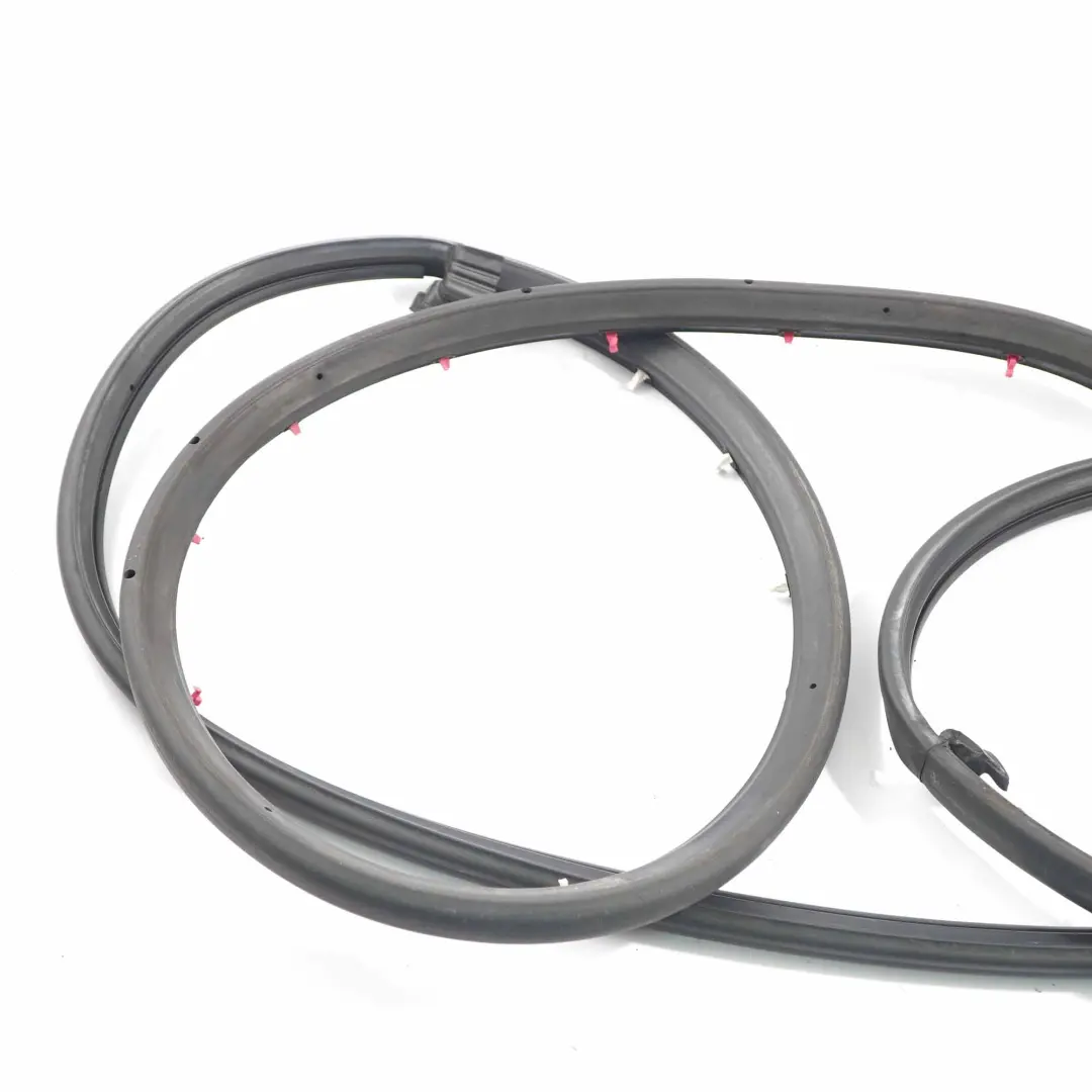 Audi A4 B7 Guarnizione telaio porta anteriore destra Nero - SKU 8E0837912 - Numero di parte 8E0837912