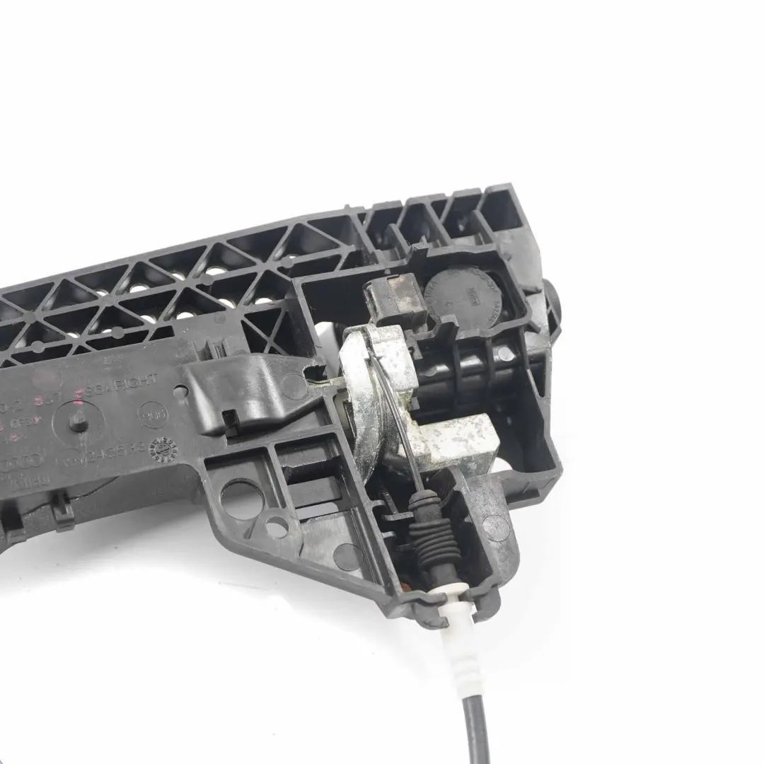 Audi A4 B8 Halte griff hintere Tür rechts außen Brillantschwarz Metallic LY9B - SKU 8E0839207-BBL - Teilenummer 8E0839207