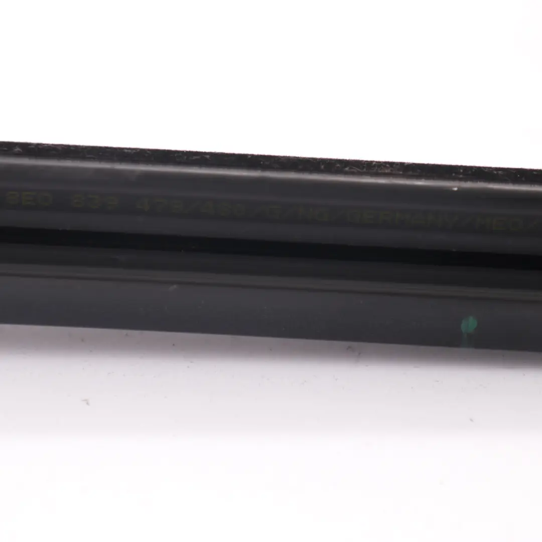 Joint de vitre porte arriere gauche Joint d'étanchéité pour Audi A4 B7 à propos du numéro de pièce 8E0839479 Audi A4 B7 Joint de vitre porte arriere gauche Joint d'étanchéité - SKU 8E0839479 - Numéro de pièce 8E0839479