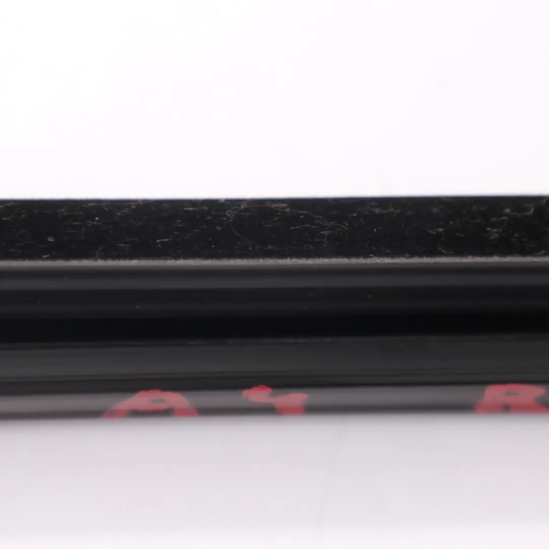 Joint de vitre porte arriere droite Joint d'étanchéité pour Audi A4 B7 à propos du numéro de pièce 8E0839480 Audi A4 B7 Joint de vitre porte arriere droite Joint d'étanchéité - SKU 8E0839480 - Numéro de pièce 8E0839480