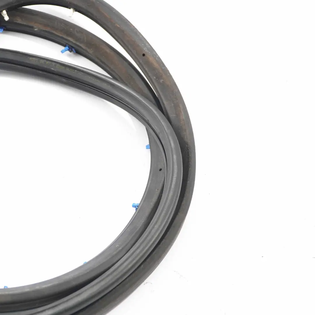 Joint d'étanchéité de porte arrière gauche noir pour Audi A4 B7 à propos du numéro de pièce 8E0839911M Audi A4 B7 Joint d'étanchéité de porte arrière gauche noir - SKU 8E0839911M - Numéro de pièce 8E0839911M