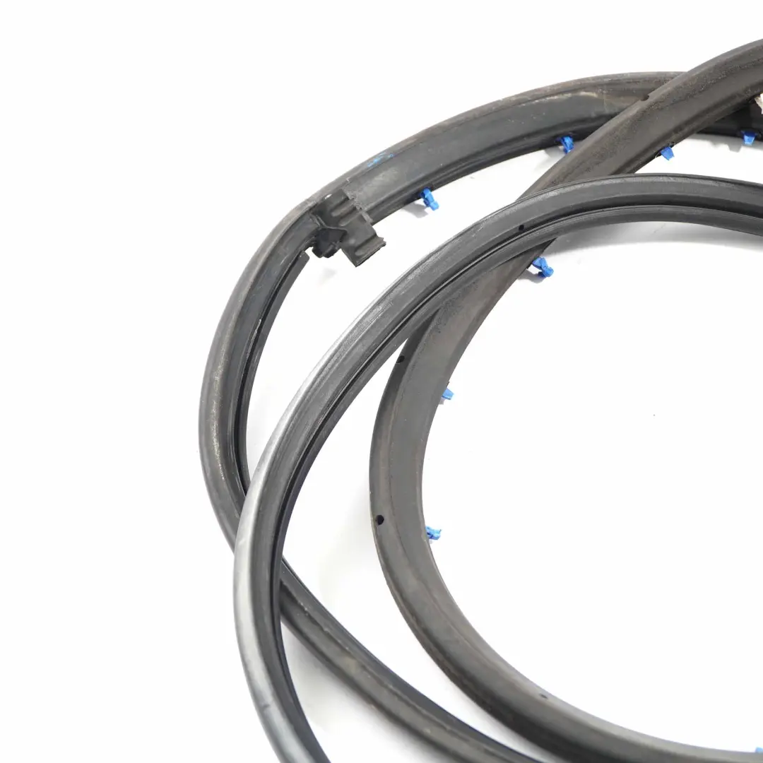 Audi A4 B7 Joint d'étanchéité de porte arrière gauche noir - SKU 8E0839911M - Numéro de pièce 8E0839911M