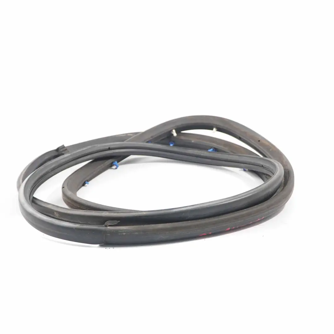 Mercedes W203 Uszczelka Drzwi Tylnych A2036972451 - SKU 8E0839911M - Numer Części 8E0839911M