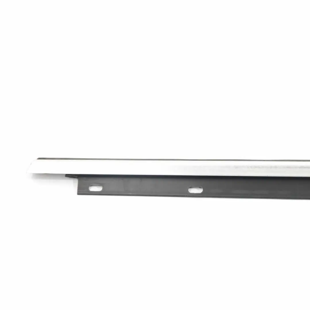 Ventana Sello Puerta Trasera Derecha Moldura Cromada para Audi A4 B7 con número de pieza 8E0853764B Audi A4 B7 Ventana Sello Puerta Trasera Derecha Moldura Cromada - SKU 8E0853764B - Número de pieza 8E0853764B
