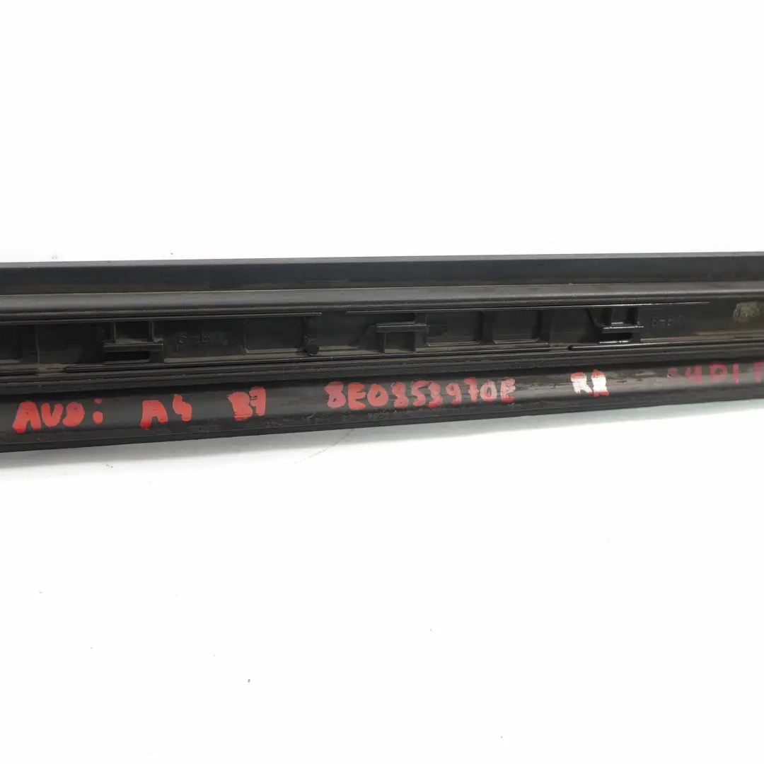 Tapa de la puerta trasera derecha Aluminio cepillado para Audi A4 B7 con número de pieza 8E0853969E Audi A4 B7 Tapa de la puerta trasera derecha Aluminio cepillado - SKU 8E0853969E - Número de pieza 8E0853969E