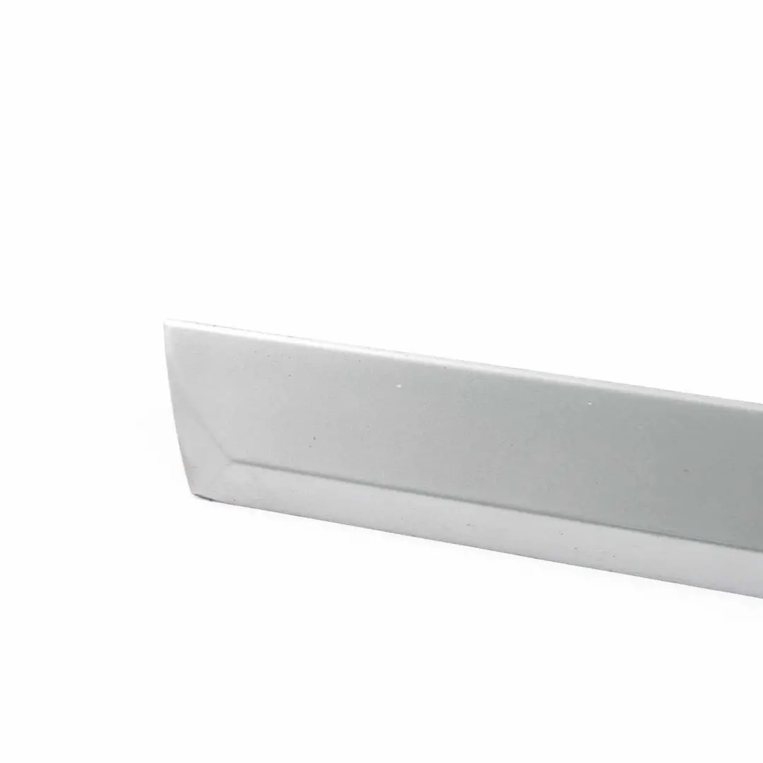 Cache Carte de Porte Arrière Droite Aluminium Brossé pour Audi A4 B7 à propos du numéro de pièce 8E0853970E Audi A4 B7 Cache Carte de Porte Arrière Droite Aluminium Brossé - SKU 8E0853970E - Numéro de pièce 8E0853970E