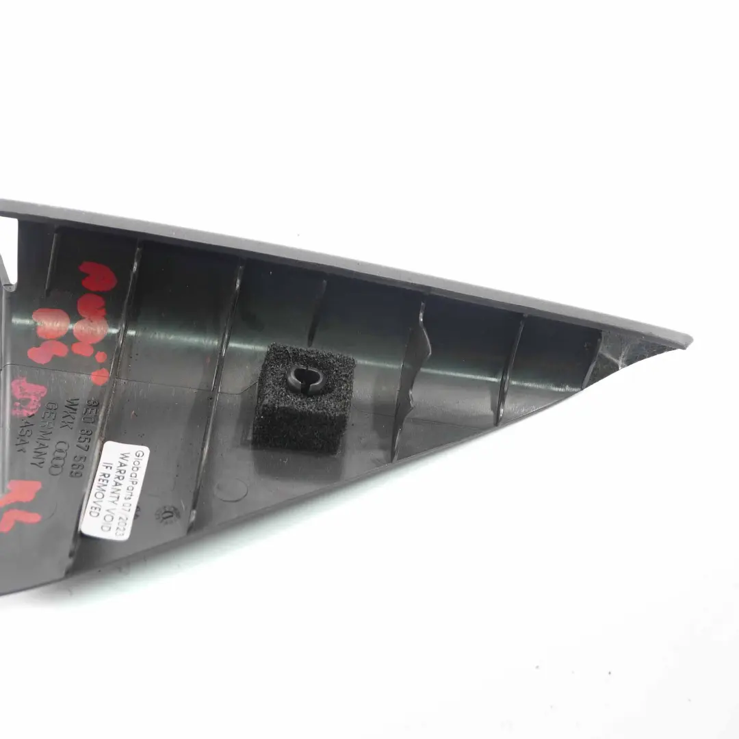 Triángulo Embellecedor Puerta Trasera Izquierda Negro para Audi A4 B7 con número de pieza 8E0857569 Audi A4 B7 Triángulo Embellecedor Puerta Trasera Izquierda Negro - SKU 8E0857569 - Número de pieza 8E0857569