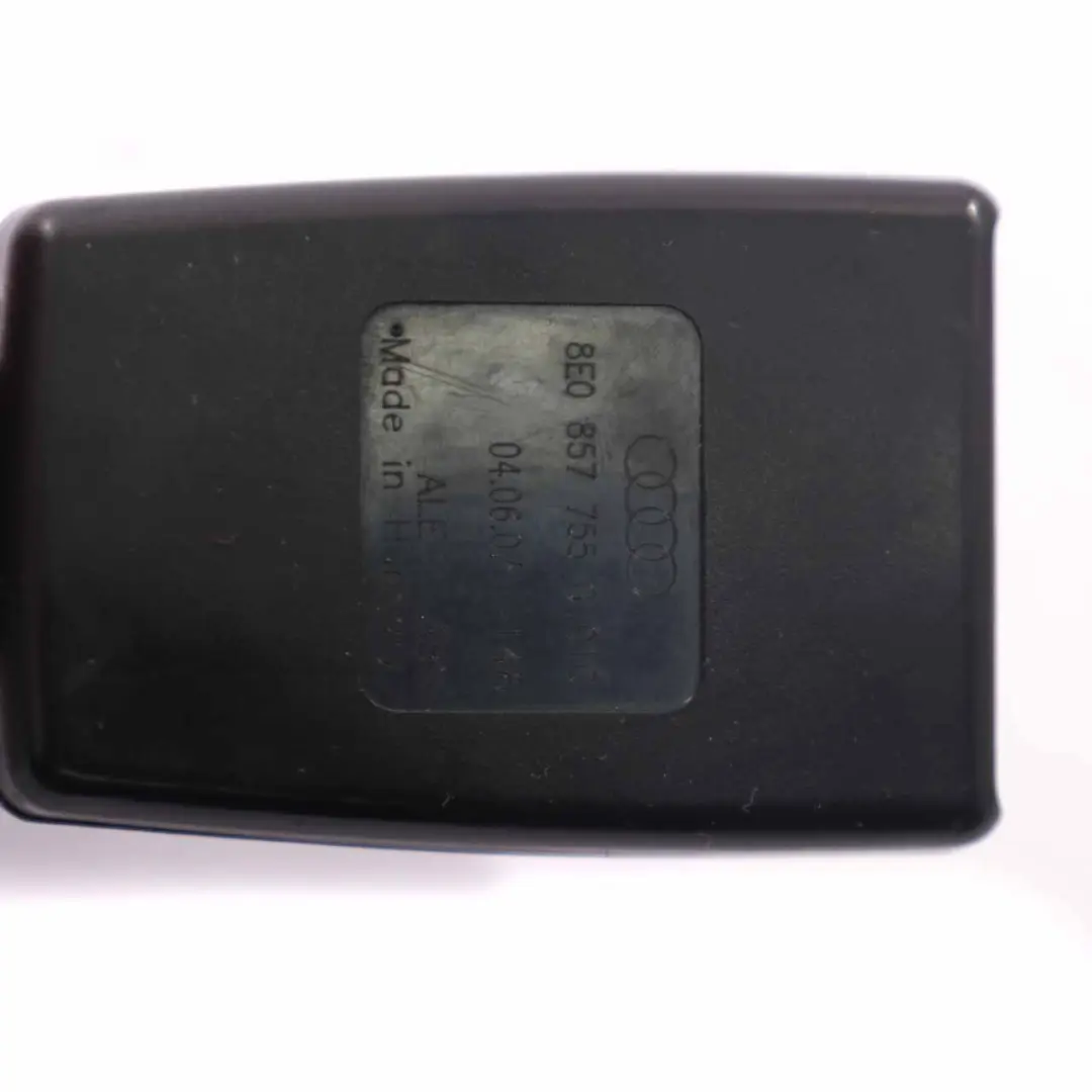 Verrouillage ceinture sécurité inférieure l'avant pour Audi A4 B7 à propos du numéro de pièce 8E0857755C01C Audi A4 B7 Verrouillage ceinture sécurité inférieure l'avant - SKU 8E0857755C01C-1 - Numéro de pièce 8E0857755C01C