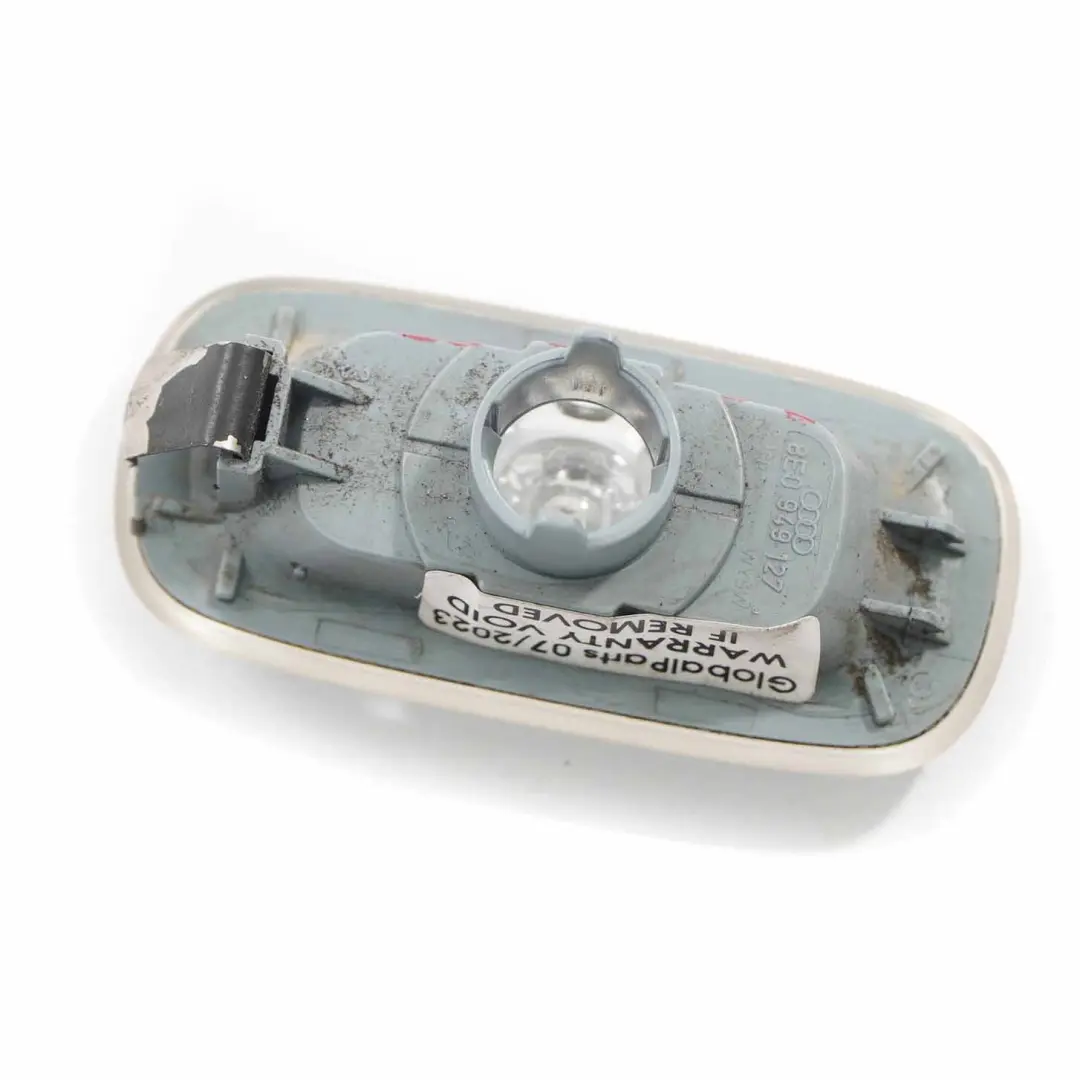 Indicator Repeater Left Right N/O/S Side Panel to Audi A4 B7 with Part number 8E0949127 Audi A4 B7 Indicator Repeater Left Right N/O/S Side Panel - SKU 8E0949127 - Part number 8E0949127