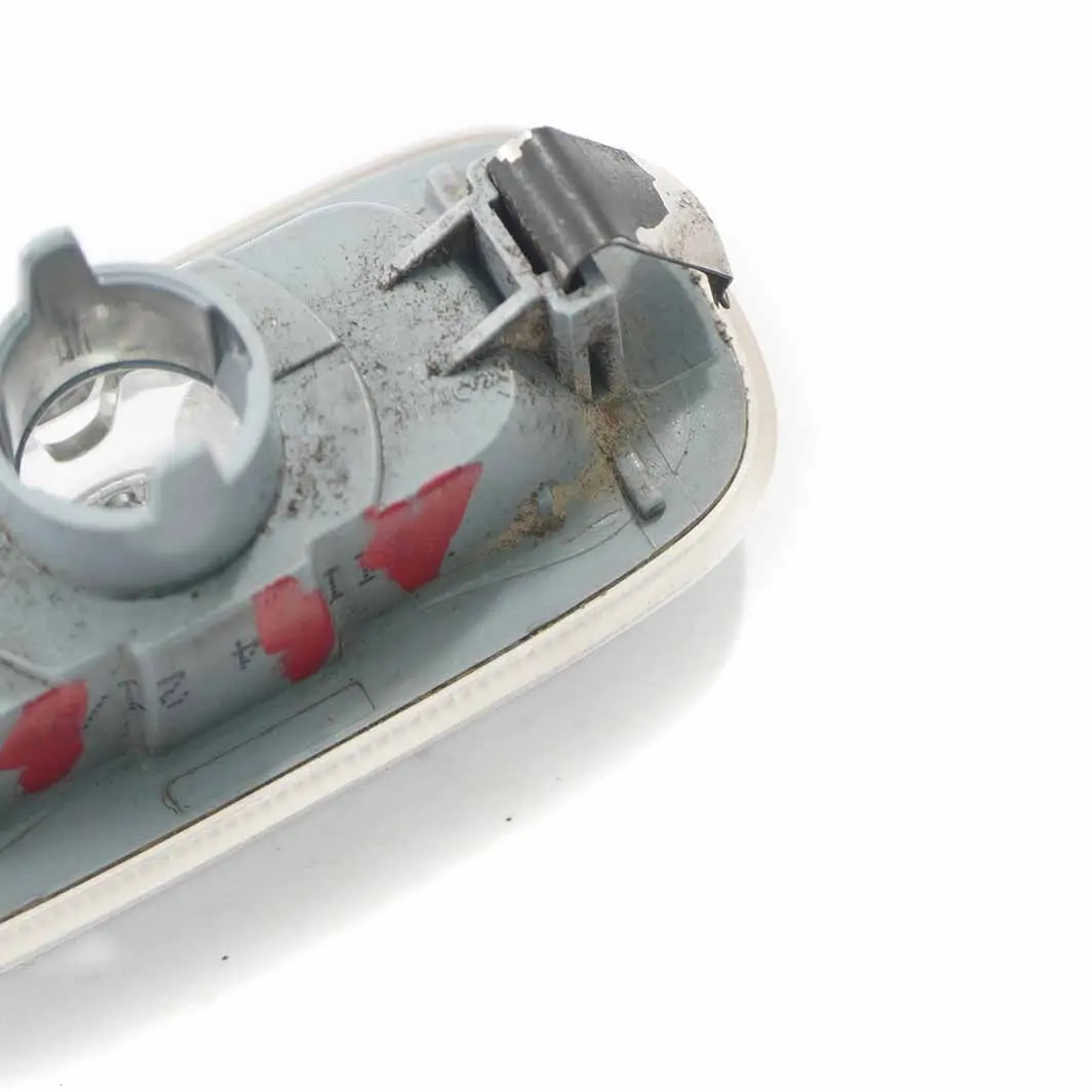 Ripetitore indicatore di direzione sinistro destro per Audi A4 B7 con numero di parte 8E0949127 Audi A4 B7 Ripetitore indicatore di direzione sinistro destro - SKU 8E0949127 - Numero di parte 8E0949127