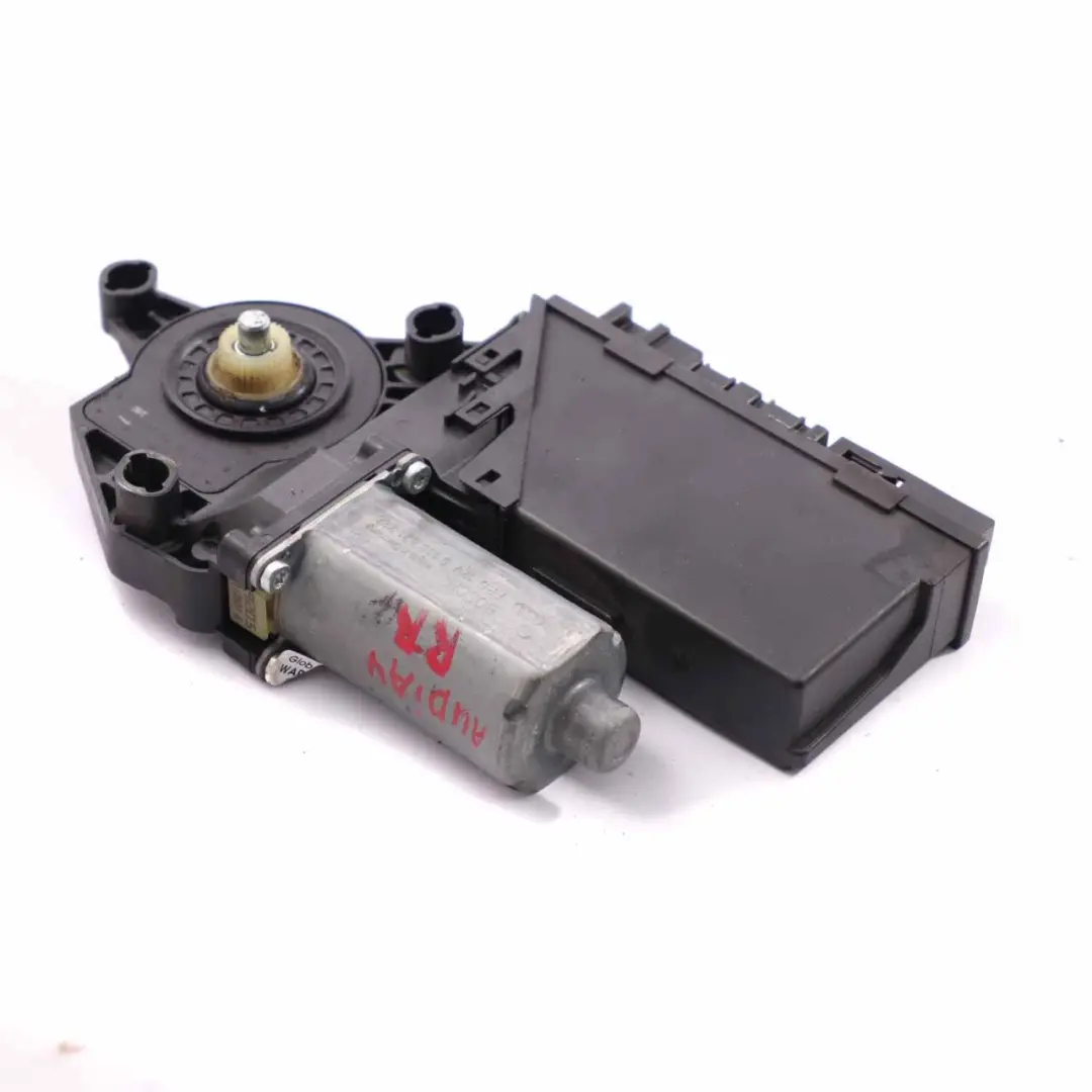 Motore alzacristalli porta posteriore destra Drive per Audi A4 B7 con numero di parte 8E0959802E Audi A4 B7 Motore alzacristalli porta posteriore destra Drive - SKU 8E0959802E - Numero di parte 8E0959802E
