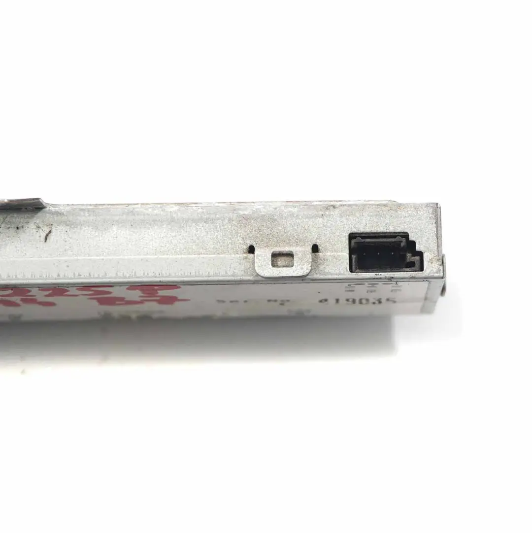 Audi A4 B7 Antennen Verstärker Antennen Modul Steuergerät - SKU 8E9035225P - Teilenummer 8E9035225P