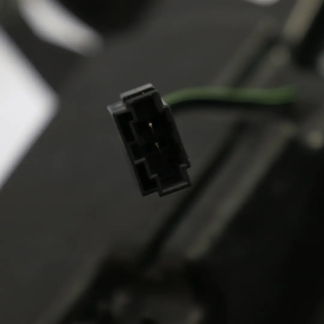 Subwoofer Caja Altavoz Central Graves Audio para Audi A4 B7 Avant con número de pieza 8E9035382D02S Audi A4 B7 Avant Subwoofer Caja Altavoz Central Graves Audio - SKU 8E9035382D02S - Número de pieza 8E9035382D02S