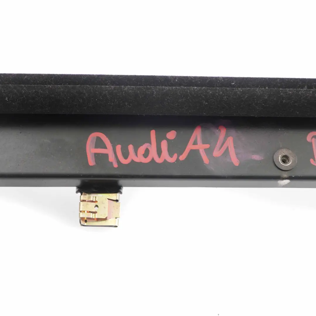 Joint vitre porte arrière gauche Couvercle du cadre pour Audi A4 B7 Avant à propos du numéro de pièce 8E9839629C Audi A4 B7 Avant Joint vitre porte arrière gauche Couvercle du cadre - SKU 8E9839629C - Numéro de pièce 8E9839629C