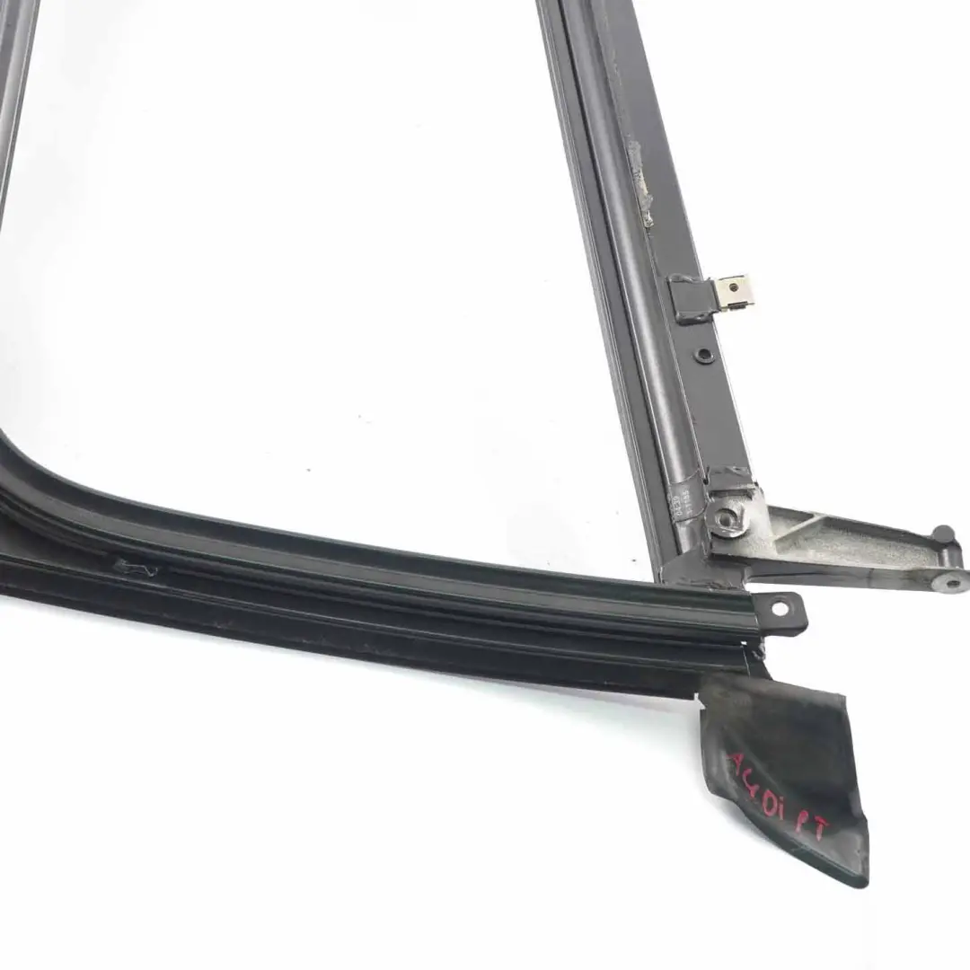 finestrino porta posteriore destra Telaio Copertina per Audi A4 B7 Avant con numero di parte 8E9839630C Audi A4 B7 Avant finestrino porta posteriore destra Telaio Copertina - SKU 8E9839630C - Numero di parte 8E9839630C