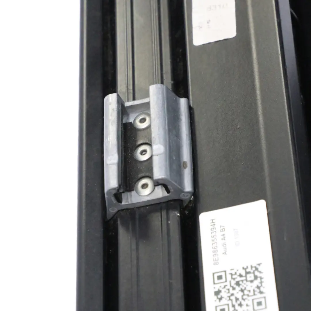 Audi A4 B7 Avant Store à enroulement Coffre arrière Tablette de rangement Noir - SKU 8E986355394H - Numéro de pièce 8E986355394H