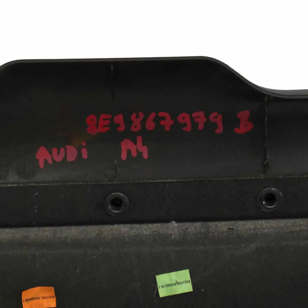 Audi A4 B7 Avant Garniture inférieure de hayon Panneau du coffre Noir - SKU 8E9867979B - Numéro de pièce 8E9867979B