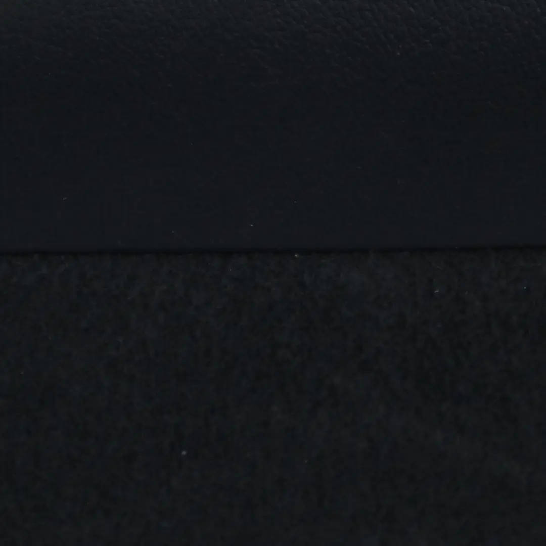 Audi A4 B7 Avant Garniture inférieure de hayon Panneau du coffre Noir - SKU 8E9867979B - Numéro de pièce 8E9867979B